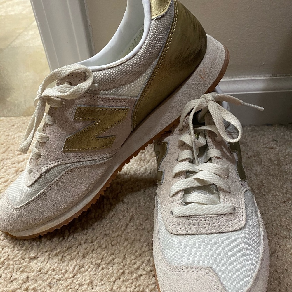 Cream & gold New Balance Tennies